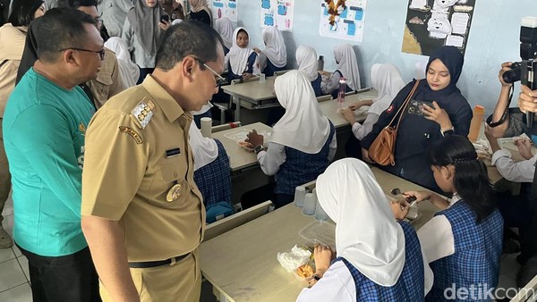 Makan Bergizi Gratis Diuji Coba ke 10.000 Siswa di Makassar Hari Ini