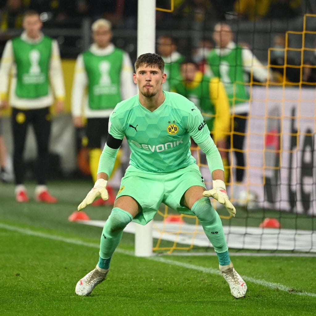 Liverpool Siapkan Kudeta di Bawah Mistar: Kobel Menyusul Mamardashvili? -  - Gambar 2812