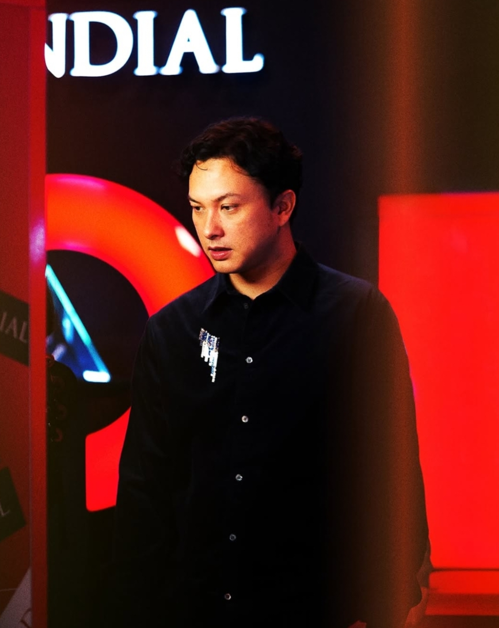 Nicholas Saputra Ciptakan Desain Perhiasan dengan Sentuhan Elemen Api