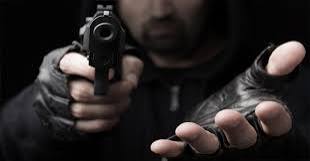 Seorang Pria Di Begal Sekelompok Orang Berpistol