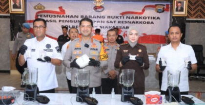 Satuan Narkoba Polrestabes Makassar Musnahkan Sabu 1,4 Kg