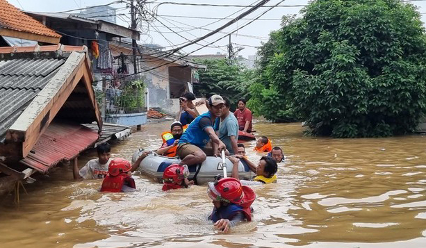 Banjir di Jakarta Kian Meluas: 77 RT Terendam, Ketinggian Air Mencapai 5 Meter