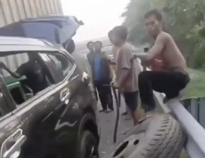 Mobil Hancur Akibat Ketahuan Curi Ban Serep