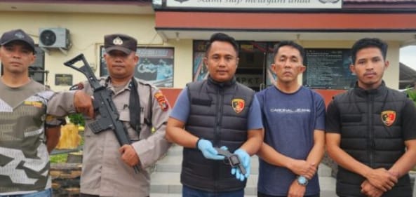 Polsek Sungai Selan Tangkap Empat Pencuri Sawit Bersenjata Api -  - Gambar 2428