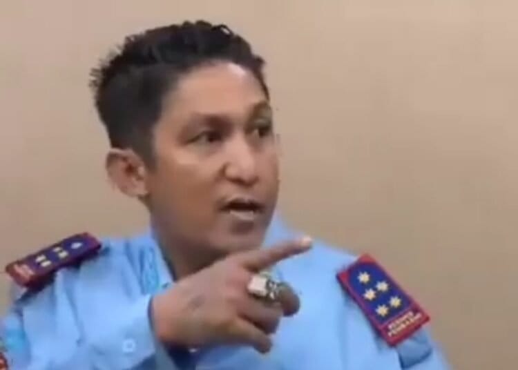 Firdaus Oiwobo Diusir Dari Ruang Sidang Diduga Buat Kericuhan -  - Gambar 2412