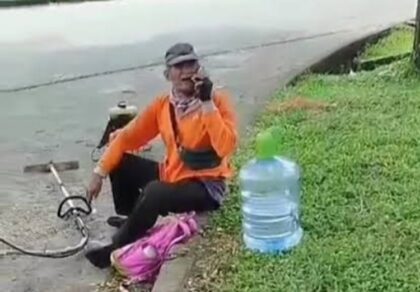 Seorang Kakek Pemotong Rumput Kehilangan Motor Diduga Dibawa Maling