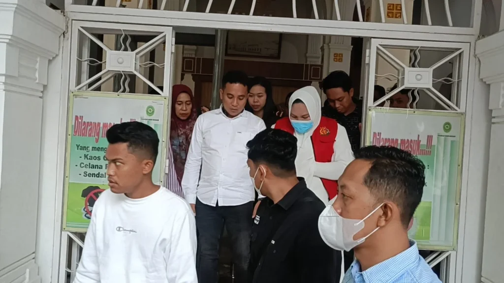 Mira Hayati Terlihat Lebih Sehat Saat Jalani Sidang Kedua
