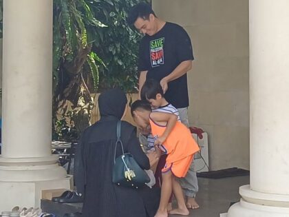 Paula Verhoeven Pamit ke Kiano & Kenzo Saat Pengadilan Periksa Rumah Baim Wong