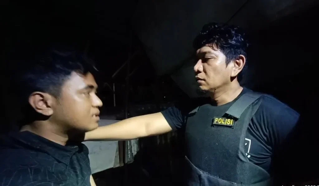 Tentara Gadungan Aniaya Pacarnya Di Makassar 1 Tentara Gadungan Aniaya Pacarnya Di Makassar - Tentara Gadungan Aniaya Pacar - Gambar 2245