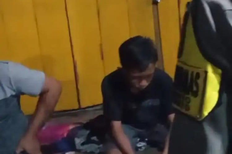 Toko Perhiasan Di Jombang Dibobol Lima Bocah - Lima Bocah Bobol Toko Perhiasan - Gambar 2242