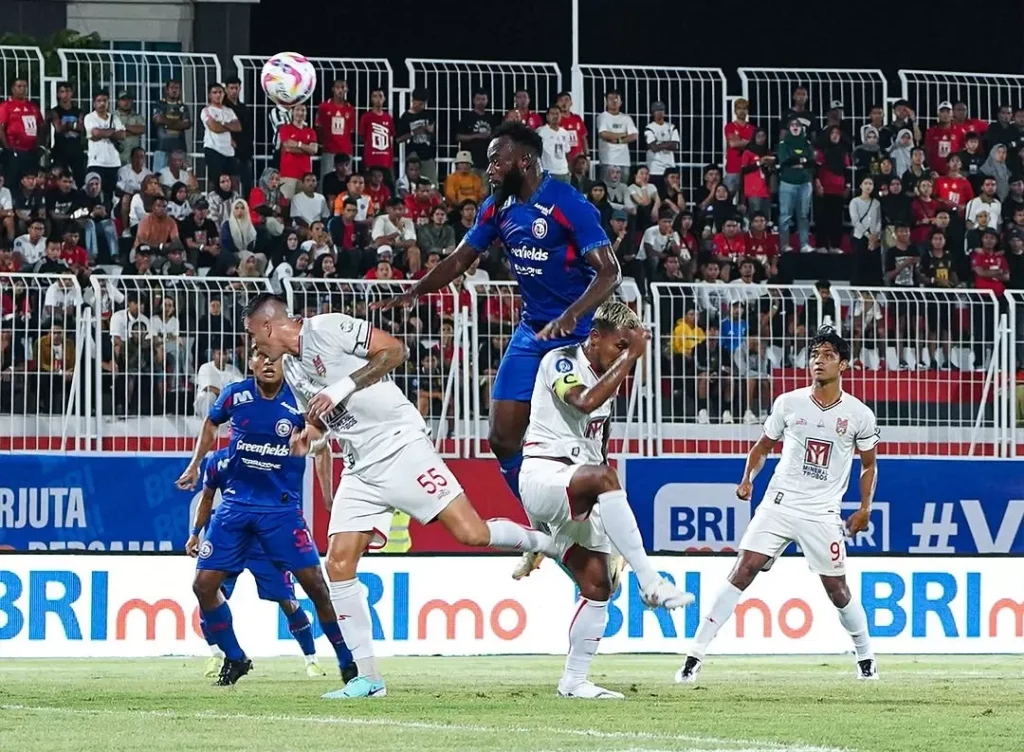 Malut United Kalahkan Arema FC 2-1 di Stadion Gelora Kie Raha Ternate -  - Gambar 2491