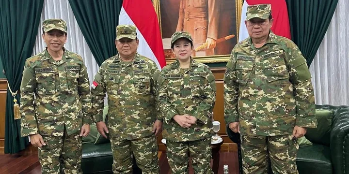Kebersamaan Prabowo, Jokowi, dan Puan di Parade Senja: Simbol Persatuan untuk Indonesia Maju