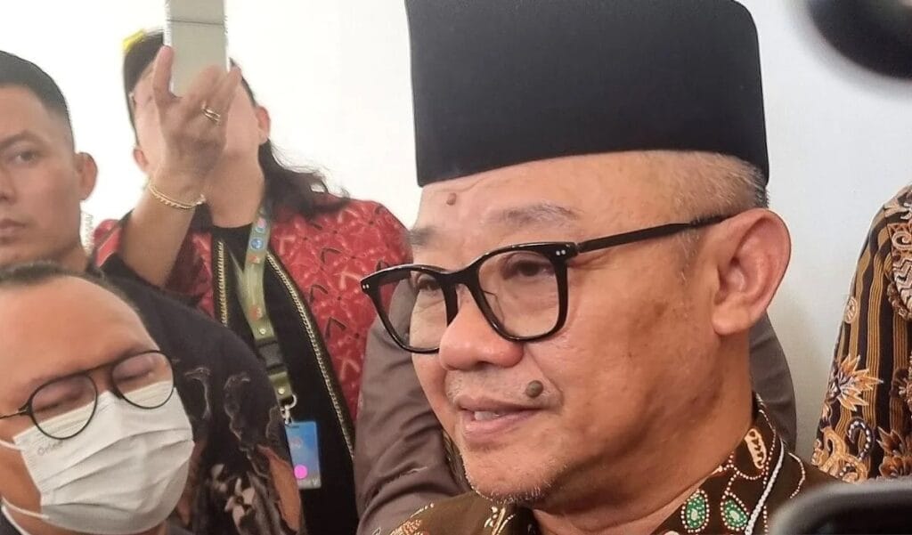 Mendikdasmen Izinkan Wisuda Sekolah Asal Tidak Memberatkan dan Disepakati Orang Tua - Mendikdasmen - Gambar 1736