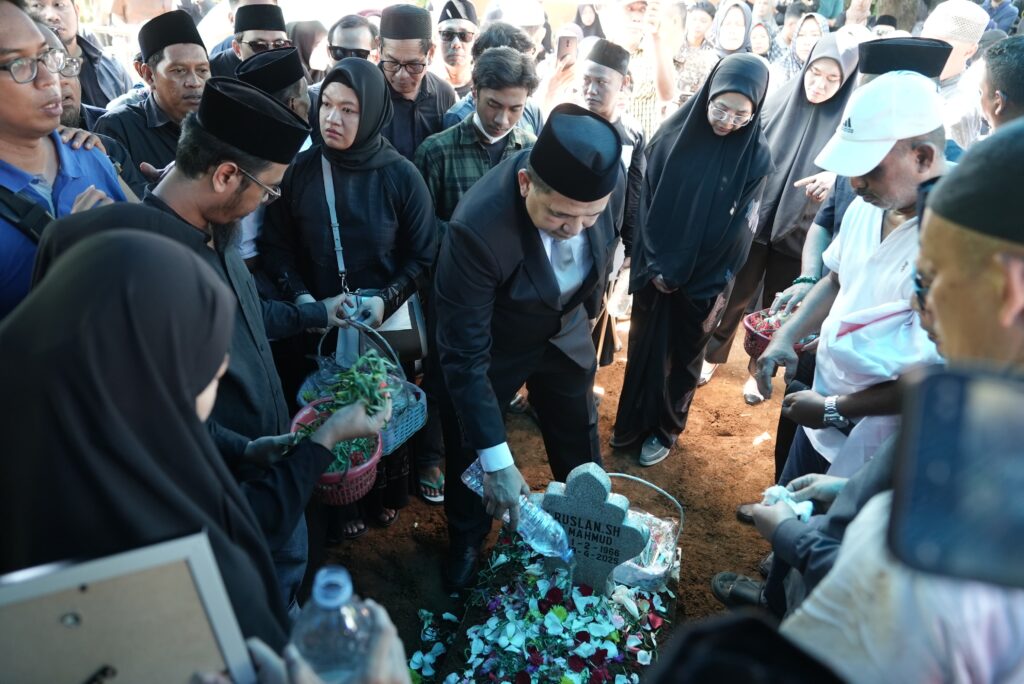 Pimpin Pelepasan Jenazah Ruslan Mahmud, Munafri: Selamat Jalan Sahabatku