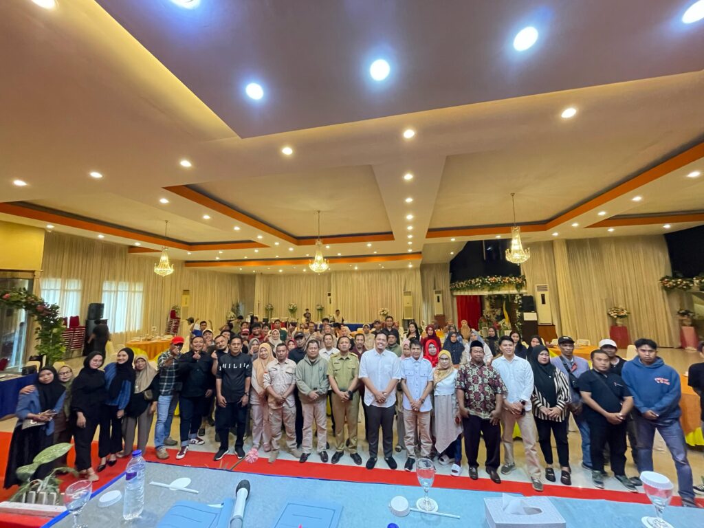 Idris, S.Ipem. Sosialisasikan Perda Pengelolaan Sampah: Ajak Masyarakat Makassar Lebih Peduli Lingkungan 4 Idris, S.Ipem. Sosialisasikan Perda Pengelolaan Sampah: Ajak Masyarakat Makassar Lebih Peduli Lingkungan