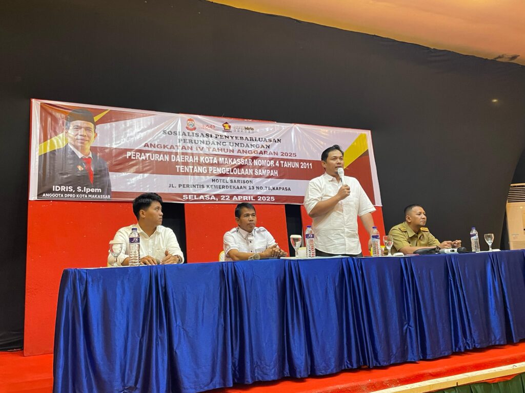 Idris, S.Ipem. Sosialisasikan Perda Pengelolaan Sampah: Ajak Masyarakat Makassar Lebih Peduli Lingkungan 2 Idris, S.Ipem. Sosialisasikan Perda Pengelolaan Sampah: Ajak Masyarakat Makassar Lebih Peduli Lingkungan
