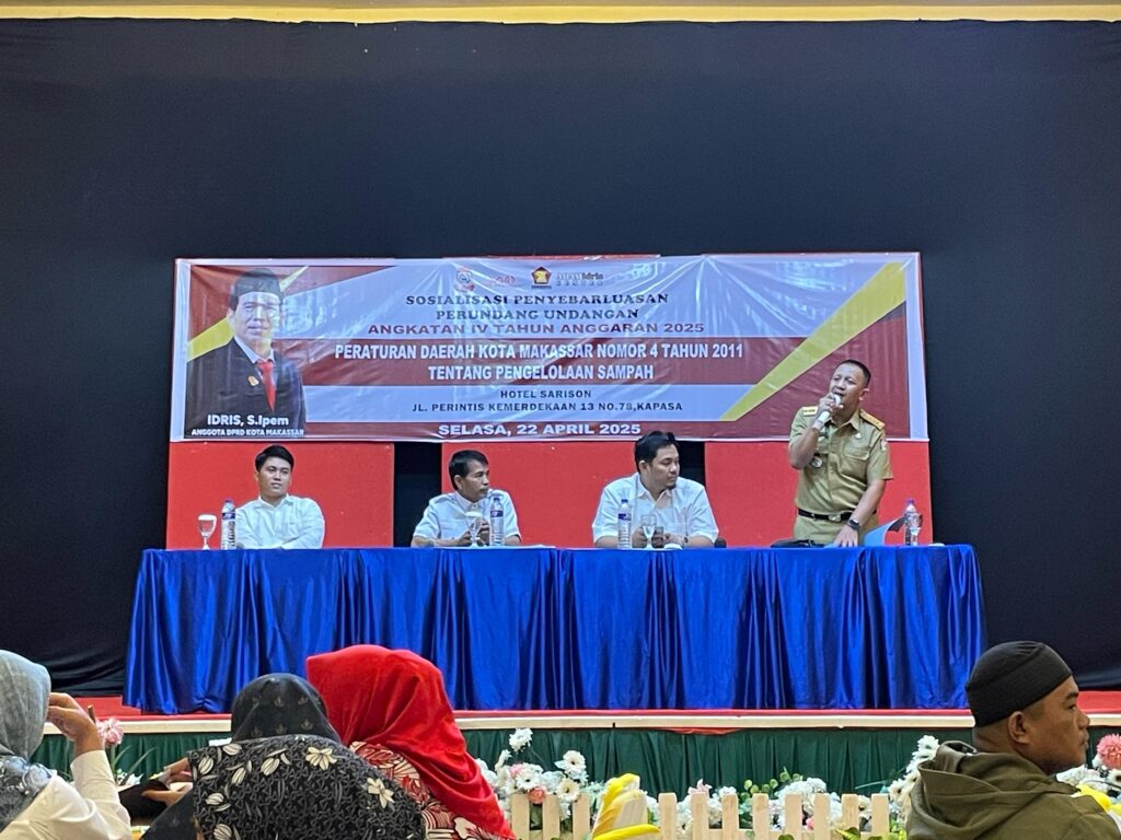 Idris, S.Ipem. Sosialisasikan Perda Pengelolaan Sampah: Ajak Masyarakat Makassar Lebih Peduli Lingkungan 3 Idris, S.Ipem. Sosialisasikan Perda Pengelolaan Sampah: Ajak Masyarakat Makassar Lebih Peduli Lingkungan