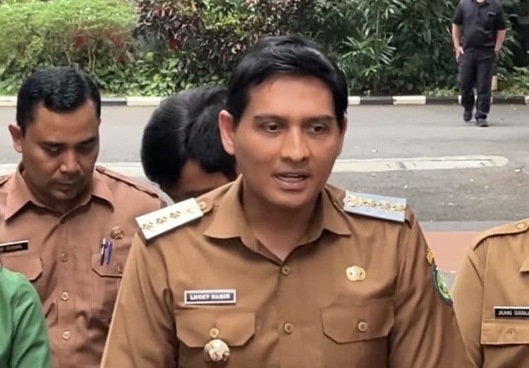 Lucky Hakim Minta Maaf, Akui Tak Baca Detail Terkait Aturan Kepala Daerah ke Luar Negeri - Lucky Hakim Minta Maaf, Akui Tak Baca Detail Terkait Aturan Kepala Daerah ke Luar Negeri - Gambar 2103