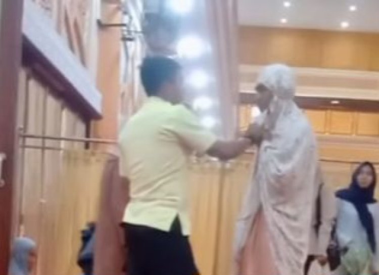 Pria Nyamar Pakai Mukena Dibanting Sekuriti Masjid