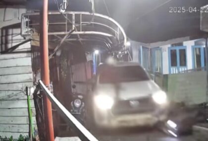 Mobil Tabrak 24 Motor di Gang Pemukiman Samarinda