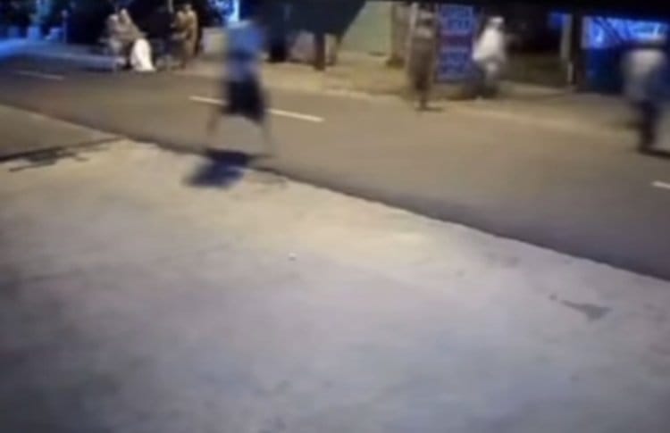 Saat Sholat Subuh, Warga Kedungadem Bacok Tiga Jamaah di Musholla Al Manar - Kedungadem - Gambar 1726