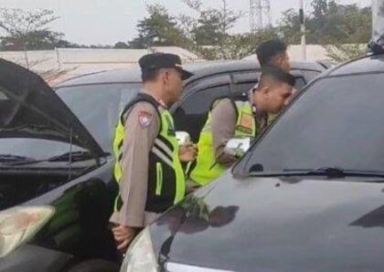 Seorang Balita Terkunci Dalam Mobil di Rest Area Tuntang