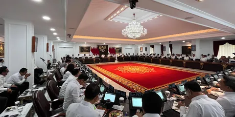 Guntur ke Prabowo: Evaluasi Menteri yang Tak Mampu Jalankan Program Presiden