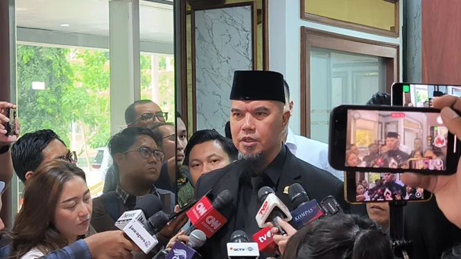 Ahmad Dhani Dapat Teguran MKD, Akui Keseleo Lidah dan Minta Maaf Secara Terbuka - Ahmad Dhani - Gambar 1539