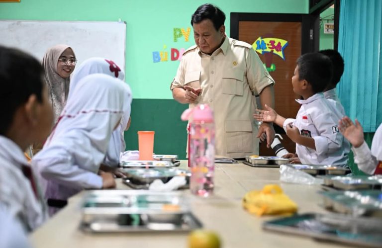 Prabowo Targetkan 82,9 Juta Penerima MBG pada November 2025, Dorong Ekonomi Daerah dan Percepat Pelayanan Gizi