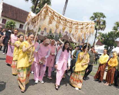 Selvi Ananda didampingi Wali Kota, Wawali dan Ketua PKK Hadiri Warna Budaya di Makassar: Dorong Pelestarian Budaya dan UMKM Lokal