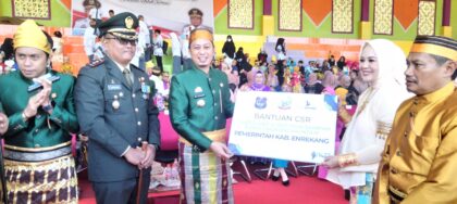 Bank Sulselbar Serahkan Dump Truck ke Pemkab Enrekang, Dukung Pengelolaan Lingkungan Lebih Baik