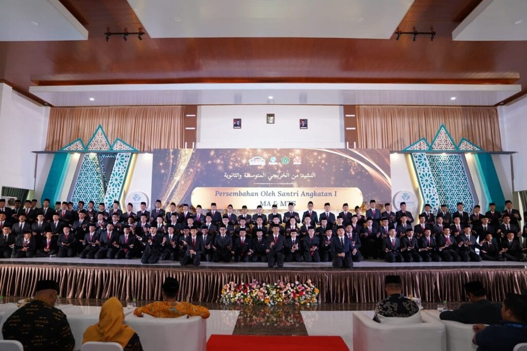 Berlangsung Khidmat, PPM Al-Fityan Gowa Gelar Penamatan 110 Santri Angkatan Pertama MTs dan MA -  - Gambar 1278