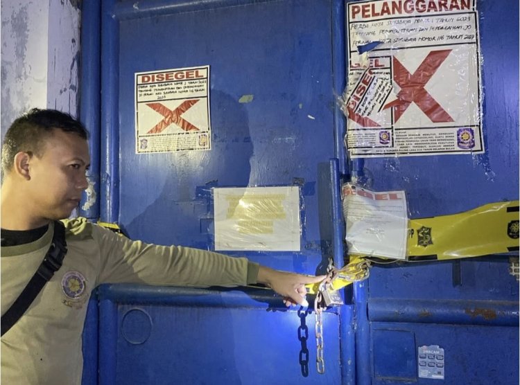 Gudang CV Sentoso Seal Kini Dirantai dan Digembok Usai Ketahuan Masih Beroperasi