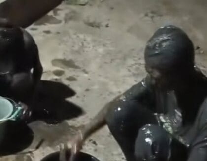 Dua Bocah Diduga Kepergok Curi Kotak Amal, Dihukum Warga - Kotak Amal - Gambar 1523