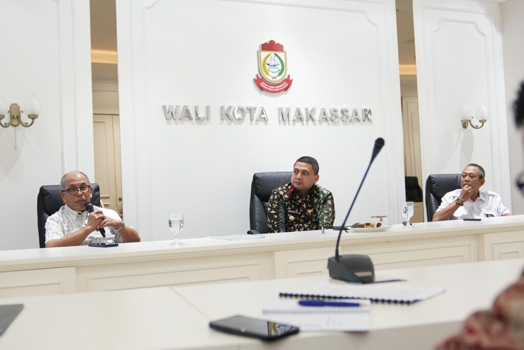 ementerian Pekerjaan Umum (PU) dan walikota makassar memantau dan evaluasi Proyek Strategis sampah di kota makassar.