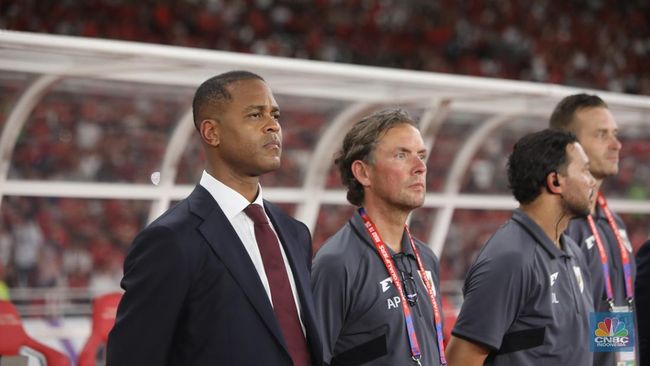 Kluivert dan Tim Pelatih Sudah di Jakarta, Persiapan Timnas Menuju Laga Kualifikasi Piala Dunia Dimulai