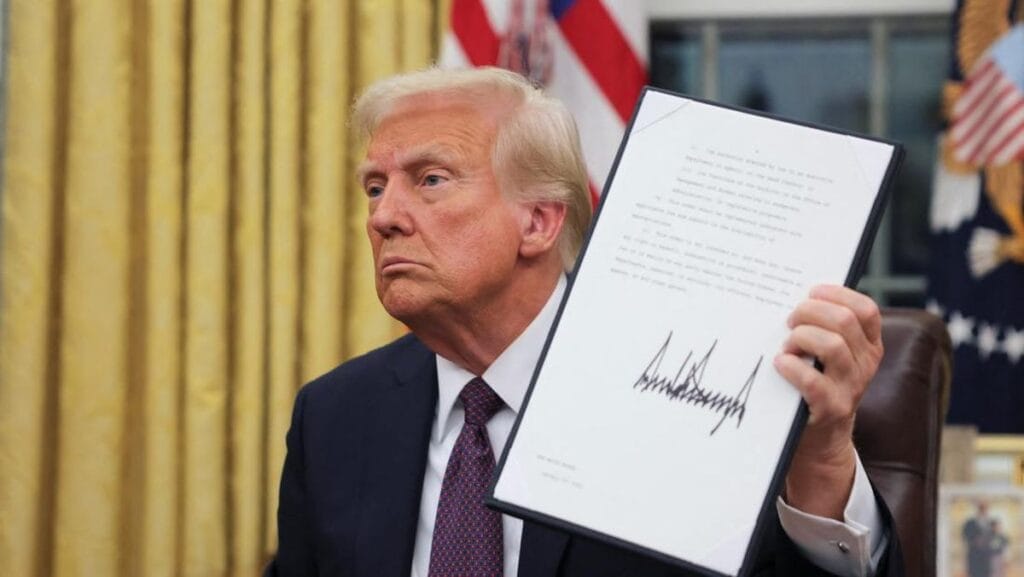 Trump Larang Mahasiswa Internasional Kuliah di Harvard, Pemerintah Cabut Izin Penerimaan Asing - Trump - Gambar 1309