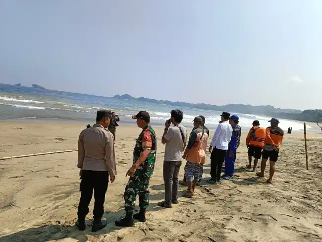 Wisatawan Pasuruan Hilang Terseret Arus di Pantai Ungapan, Pencarian Dilanjutkan Besok