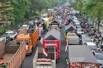 Sopir Truk Gelar Aksi di Surabaya, Protes Kebijakan Zero ODOL yang Dinilai Mendadak