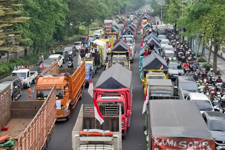 Sopir Truk Gelar Aksi di Surabaya, Protes Kebijakan Zero ODOL yang Dinilai Mendadak