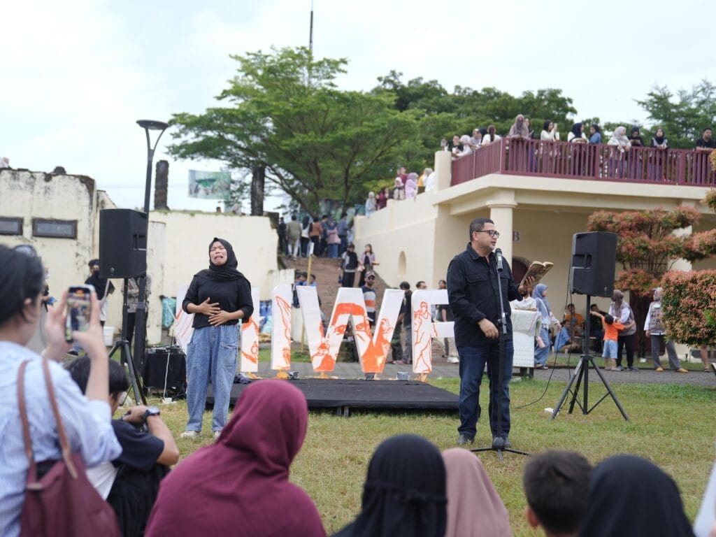Wali Kota Makassar Bicara Rindu dan Rumah Lewat Puisi di MIWF 2025 - Kota - Gambar 1217