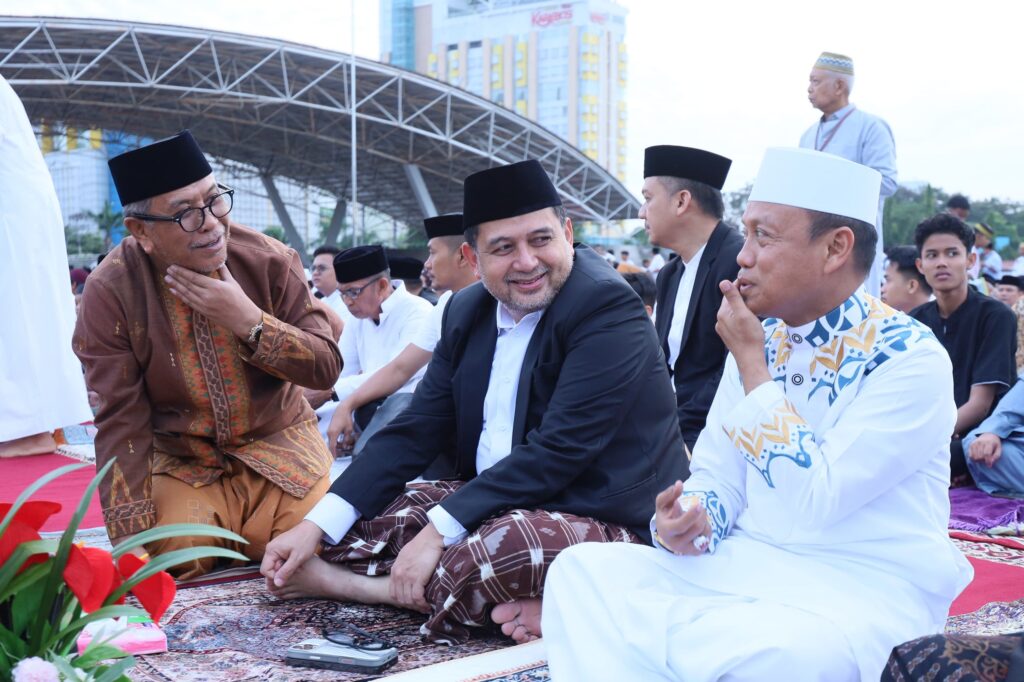 Khidmat Idul Adha 1446 H di Lapangan Karebosi: Wali Kota Makassar Ajak Warga Teladani Pengorbanan dan Kepedulian