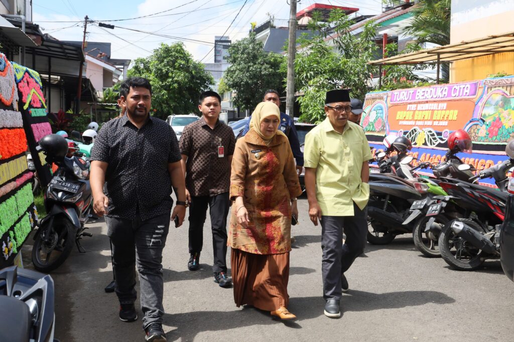 Aliyah Mustika Ilham dan Ilham Arief Sirajuddin Melayat ke Rumah Duka Gafni Gaffar