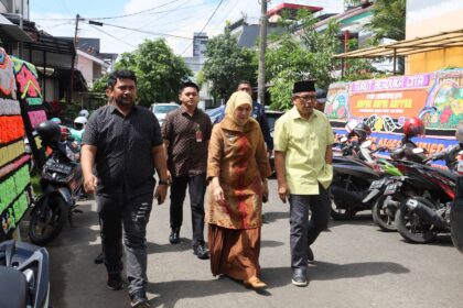 Aliyah Mustika Ilham dan Ilham Arief Sirajuddin Melayat ke Rumah Duka Gafni Gaffar