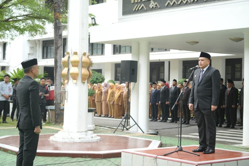 Wali Kota Makassar Pimpin Apel Harganas 2025: Keluarga Pilar Utama Indonesia Emas 1 Wali Kota Makassar Pimpin Apel Harganas 2025: Keluarga Pilar Utama Indonesia Emas - Harganas 2025,Wali kota Makassar - Gambar 870