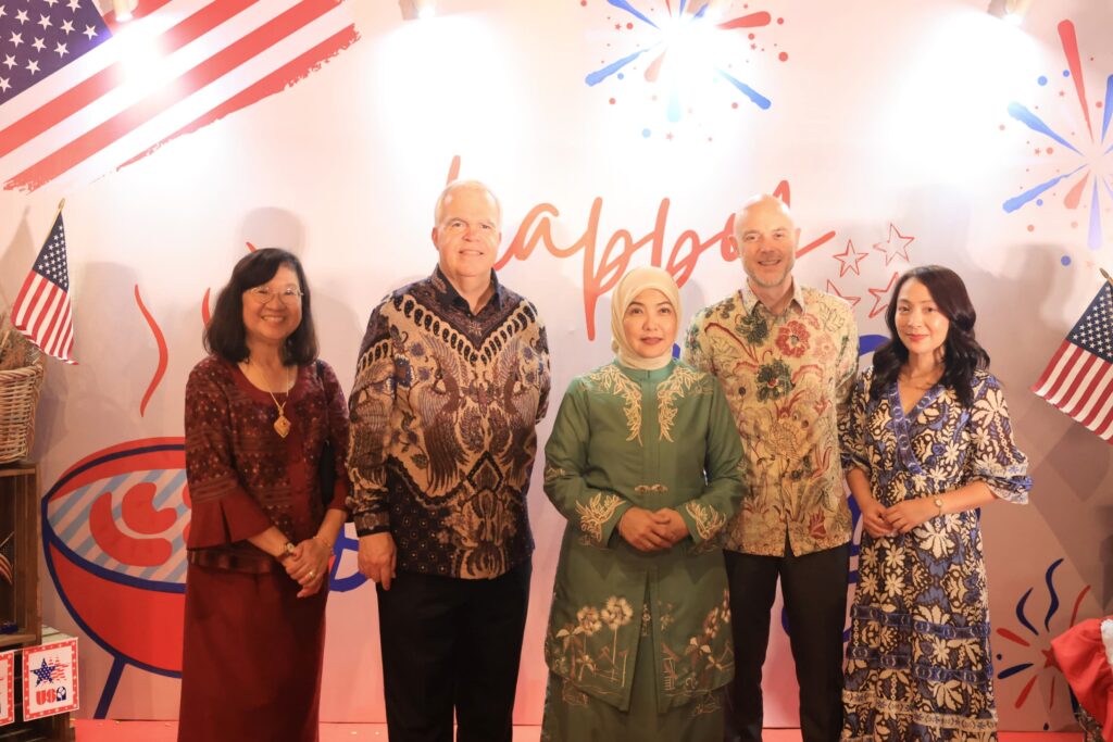 Aliyah Mustika Ilham Hadiri Perayaan 249 Tahun Kemerdekaan Amerika Serikat di Surabaya