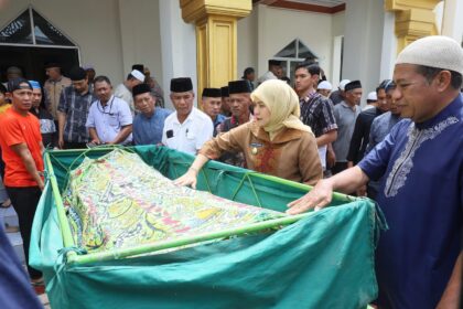 Aliyah Mustika Ilham Takziah ke Rumah Duka Ibunda Tokoh Masyarakat Muhammad Arfah