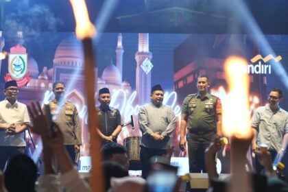 Wali Kota Makassar Lepas Peserta Pawai Obor Festival Muharram di Masjid Al-Markaz