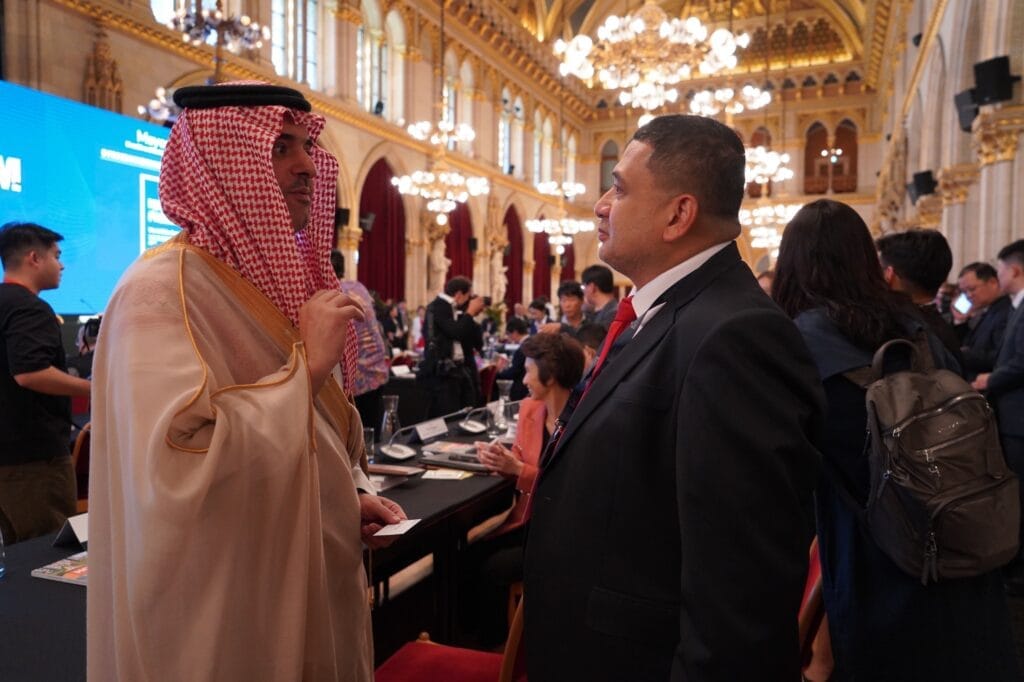 Wali Kota Makassar Makin Dikenal Dunia, Munafri Jalin Diplomasi Global di WCSMF 2025 Vienna 1 Wali Kota Makassar Makin Dikenal Dunia, Munafri Jalin Diplomasi Global di WCSMF 2025 Vienna - Wali kota Makassar,WCSMF 2025,Dunia - Gambar 823