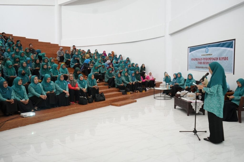 Ketua TP PKK Makassar Dorong UMKM Busana Lokal Naik Kelas Lewat Pendampingan dan Inovasi - Tp PKK Makassar,Umkm - Gambar 636